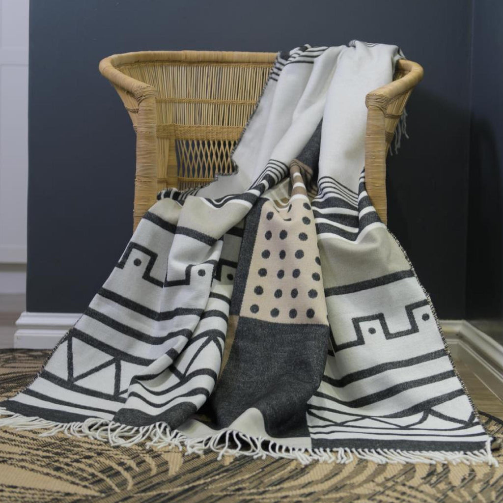 Natural umbhaco xhosa throw